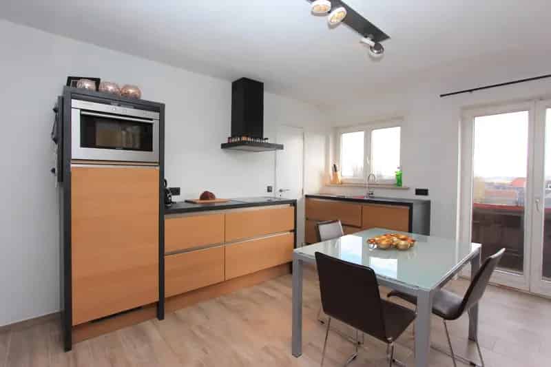 Gerenoveerd Dakappartement te Zwevegem met Garage