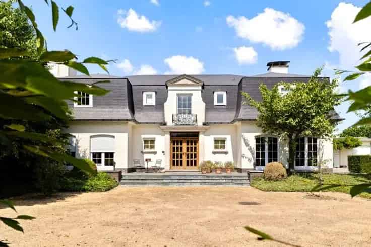 Franse Villa te Koop: Zwembad, Tuin 1 Hectare