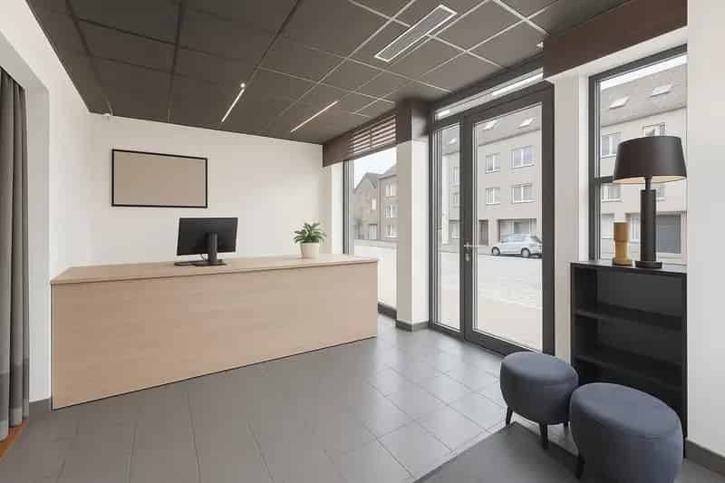 Kantoor met Woonst en Prive Parking Roeselare