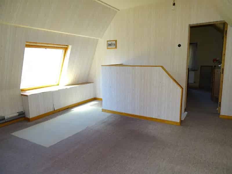Te renoveren woning met tuin en garage