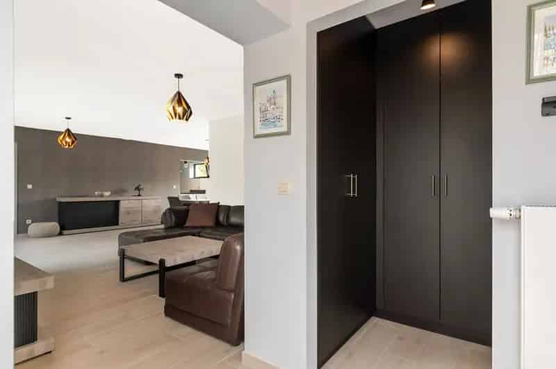Huis te huur Brasschaat: Unieke Laagbouwvilla met Polyvalente Ruimte