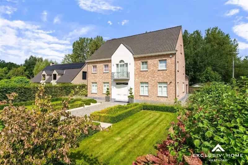 Luxe Villa te Koop Landelijke Stijl 4 slaapkamers