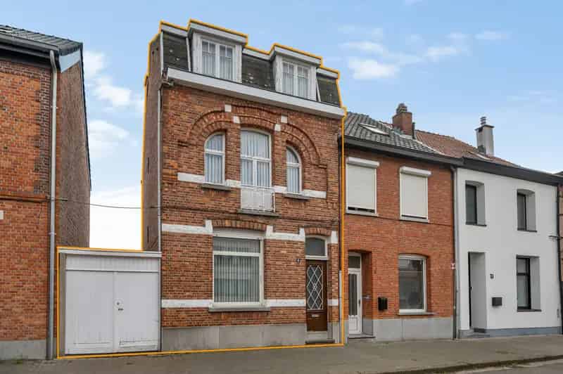 Te renoveren woning 4 slaapkamers grote tuin 1600m2