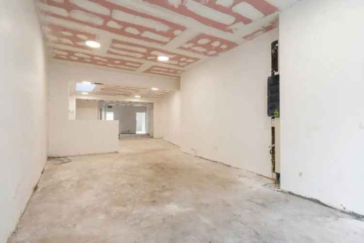 Handelspand met duplex-appartement RWD centrum