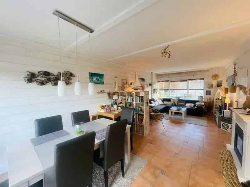 Gerenoveerde gezinswoning Zeebrugge 5 slaapkamers 50m strand