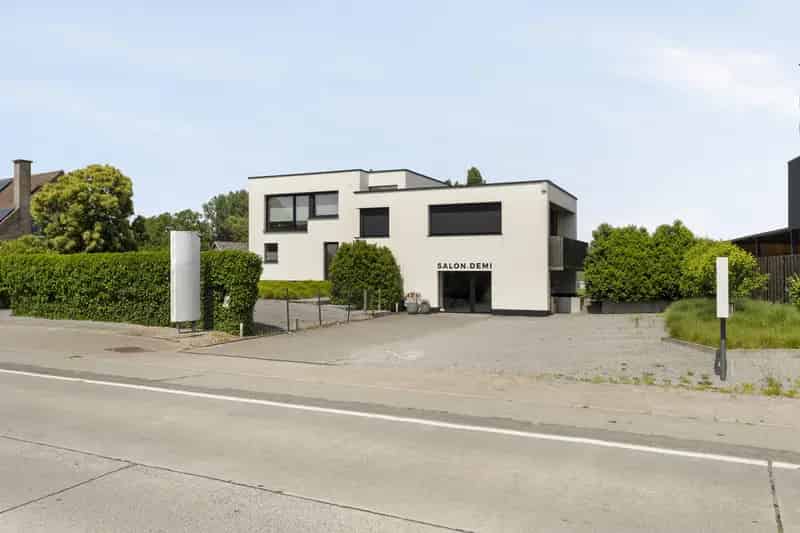 Moderne Villa met Praktijk Kantoor te Koop