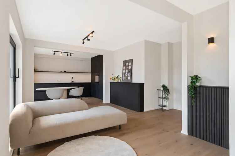 Gerenoveerd Appartement Schilde 3 Slaapkamers Zuidoost Terras