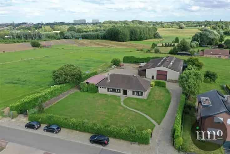 Landelijke woning met depot te Dilbeek