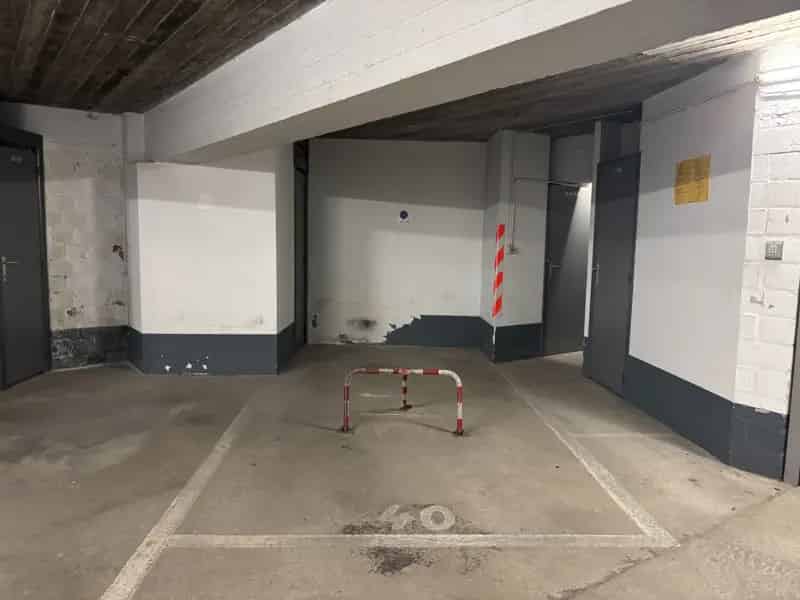 Autostaanplaats met extra bergruimte te koop Middelkerke
