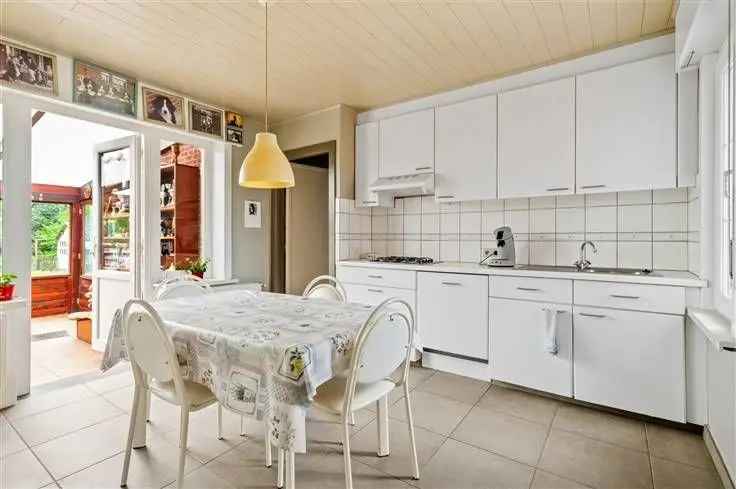 Huis Te Koop Te renoveren 3 slaapkamers 1920m²