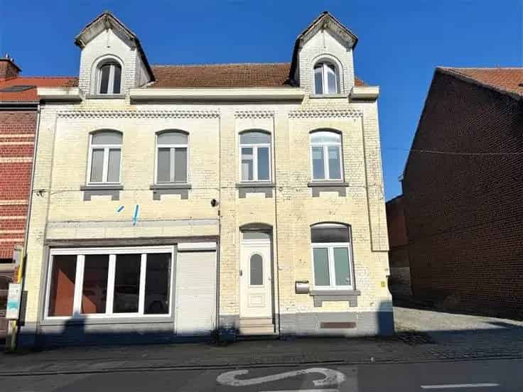 Huis Te Koop: Ruime woning met atelier, tuin en bouwgrond