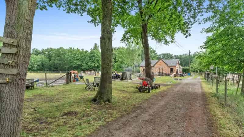 Huis te koop Itegem - Rustige woning met bijgebouw op 24Ha