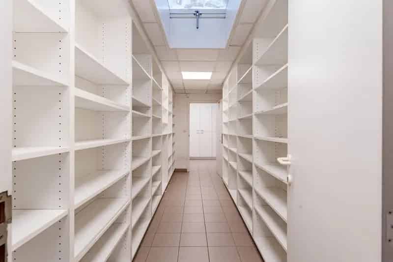 Handelspand met duplexappartement op toplocatie in Lommel