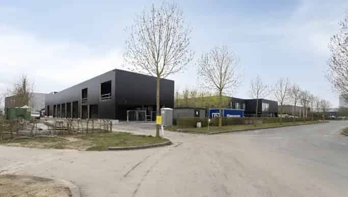 Magazijn met Kantoor te Huur Wevelgem