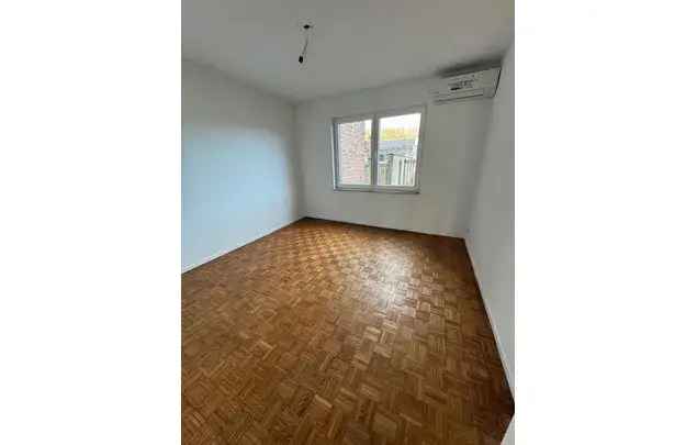 Huur 2 slaapkamer appartement van 90 m² in Liège