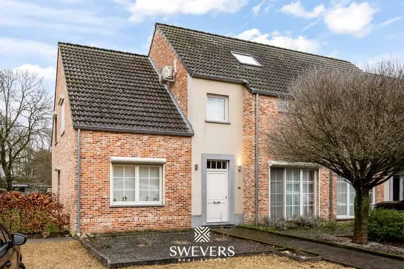 Huis te koop Diepenbeek: 5 slaapkamers, ruime tuin en oprit