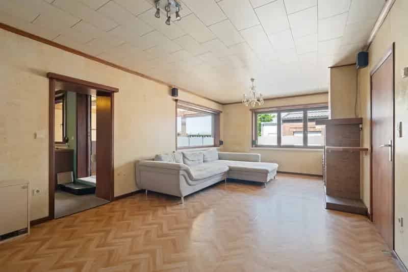 Duplex Appartement met Handelsgelijkvloers te Koop