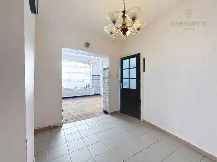Huis Te Koop Tweede Verdieping Slaapkamers 9m² en 22m²
