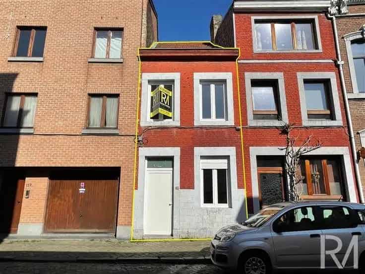 Huis Te Koop: Charmante Tussenwoning Met Renovatiepotentieel