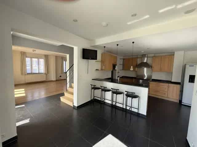 5 Slaapkamer Huis Nabij Place Dumon
