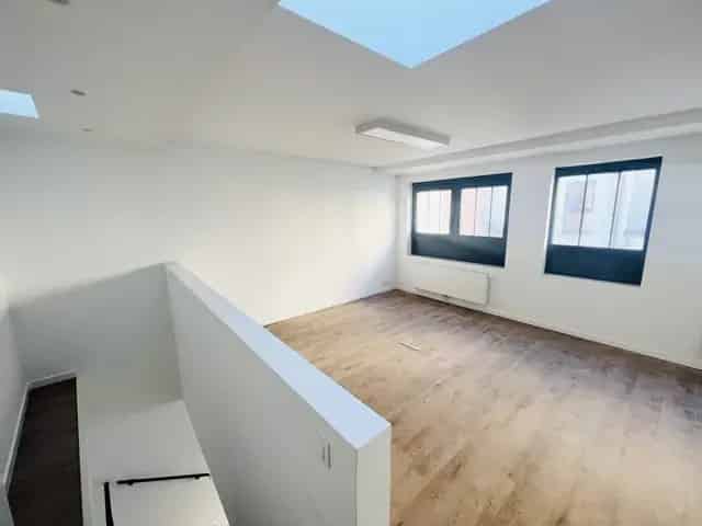 Kantoor Schaarbeek - Duplex - gerenoveerd - Station omgeving