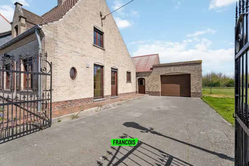 Halfopen bebouwing te renoveren Oostvleteren 1050m²