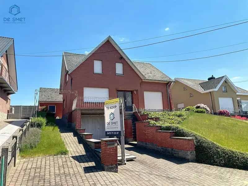 Huis te huur te renoveren met 3 slaapkamers garage en tuin