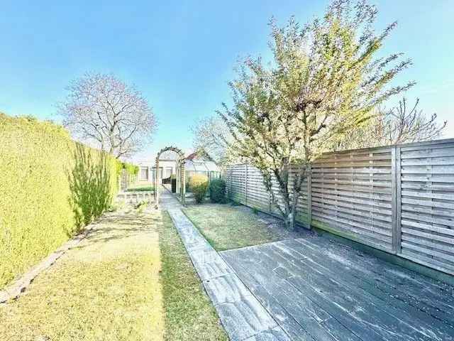 Ruime woning met magazijn en uitweg 493m²