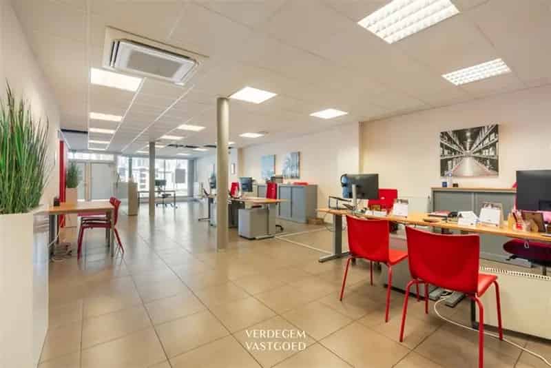 Handelsgelijkvloers 264m² Hoge Visibiliteit Goed Rendement