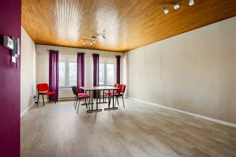 Rijwoning 4 slaapkamers, tuin, 2 garages, praktijk/tweewoonst