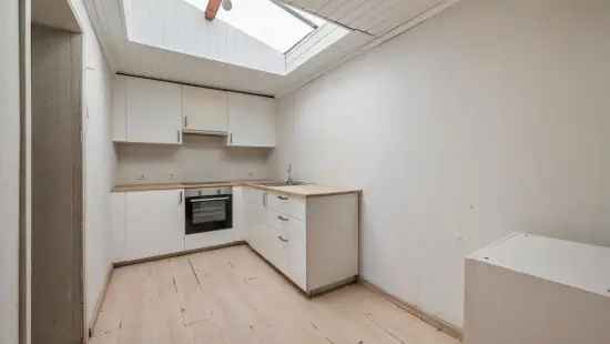 Woning met veel potentieel op centrale locatie