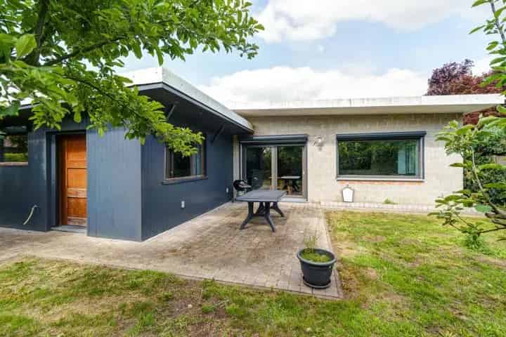 Gelijkvloerse woning te Geel  -  2 slaapkamers - 2 badkamers - Grote tuin
