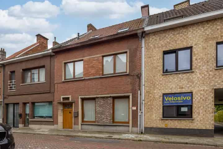 Huis te koop in Melle: Instapklare woning met tuin