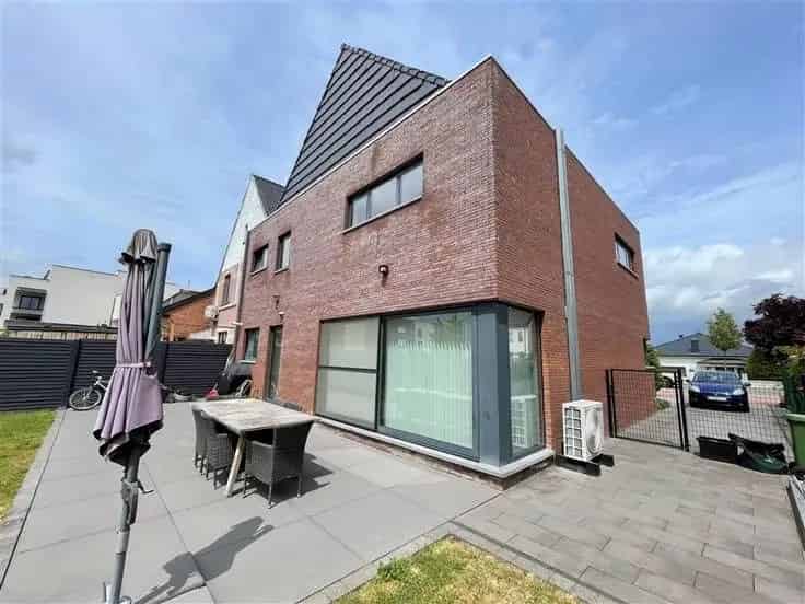 Ruime Nieuwbouwwoning Nabij Stad