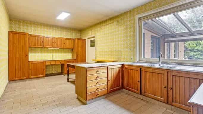 Te renoveren villa in Ruiselede