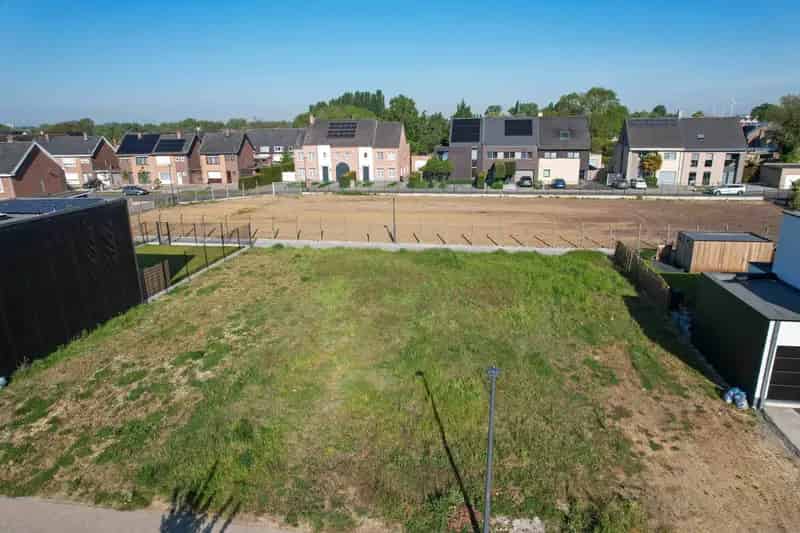 Bouwgrond Tisselt Halfopen Bebouwing Rustige Wijk