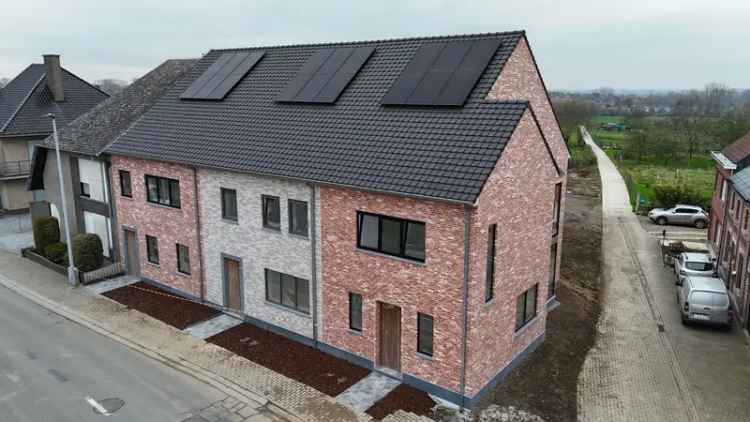 Energiezuinige nieuwbouw huis in de stad met moderne voorzieningen