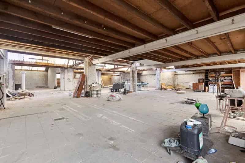 Magazijn 900 m2 te Huur