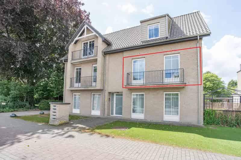 Appartement te koop Nieuwmoer: 2 slaapkamers, terras en carport