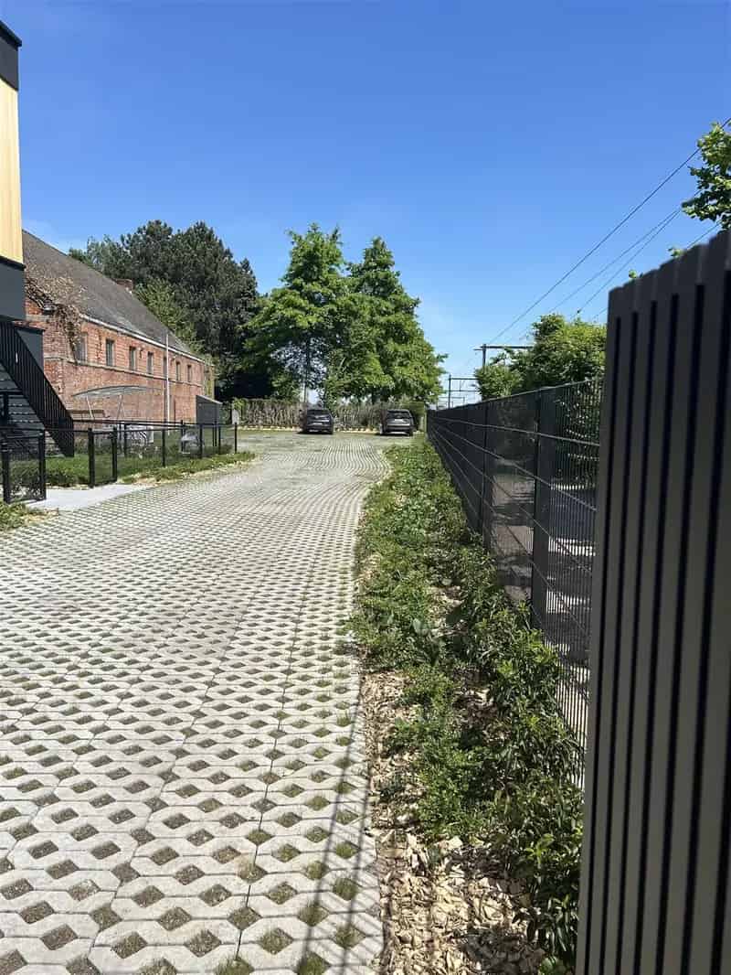 Garagebox te Huur Schoonaarde - Station Nabij - Elektrisch Laden