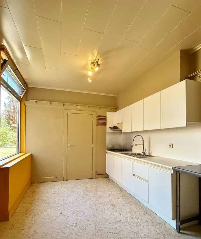 Rijwoning met garage en tuin te Boezinge