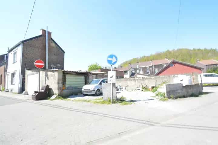 Grond te koop in Gilly met garage