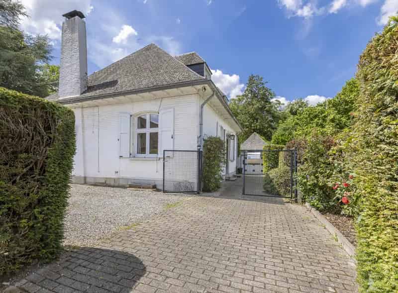 Statige Villa met Potentieel te Schepdaal