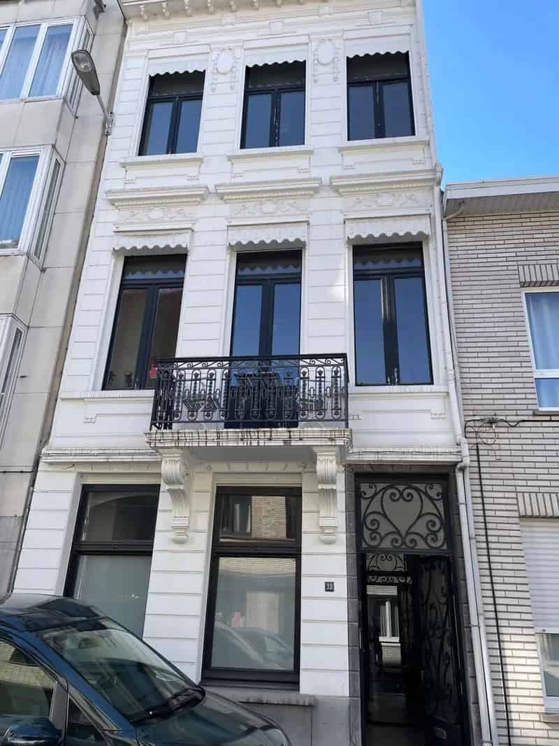 Gelijkvloerse Studio met Koer