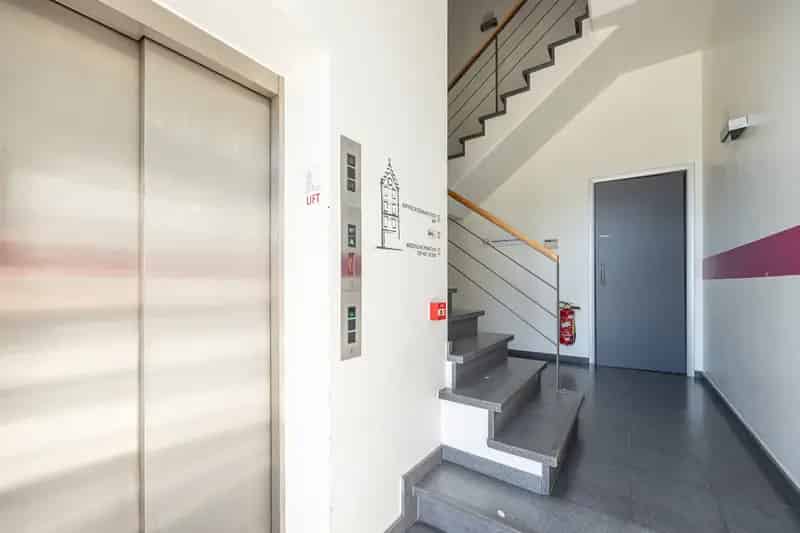 Antwerpen Centrum: Riant Opbrengsteigendom - Historisch Pakhuis met Lofts