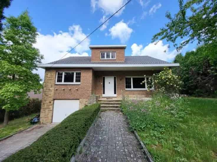 Te renoveren 4-gevelwoning in rustig dorp