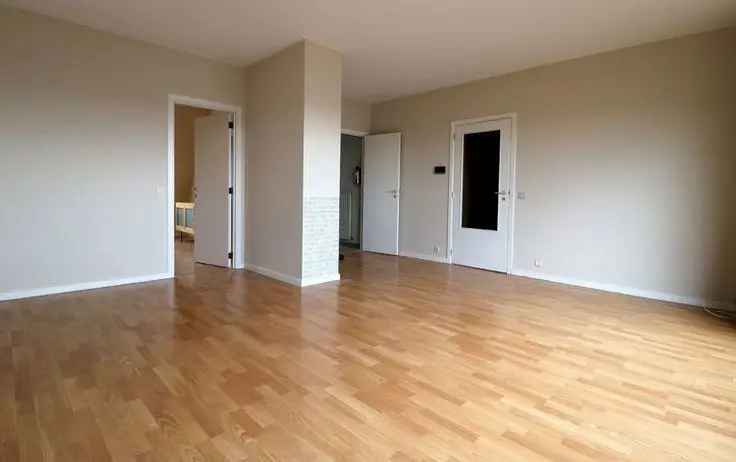 Appartement 70m2 Nabij Metro Beaulieu 1 Slaapkamer Garage