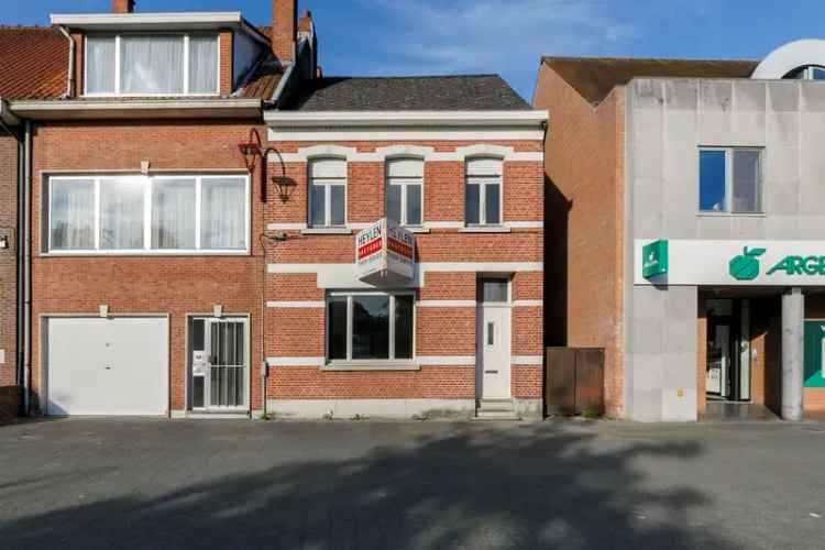 Te renoveren woning in het centrum van Grobbendonk met 2 slaapkamers en een tuin.