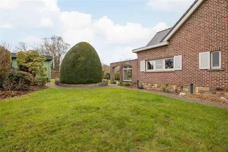 Huis Te Koop: Gezellige woning met 3 slaapkamers en zonnige tuin