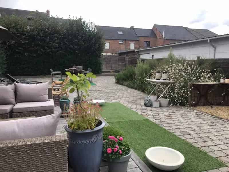 gezellige gezinswoning met ruim terras en zomer-tuinhuis